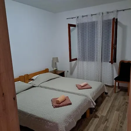 Apartment Zlatko Pakostane