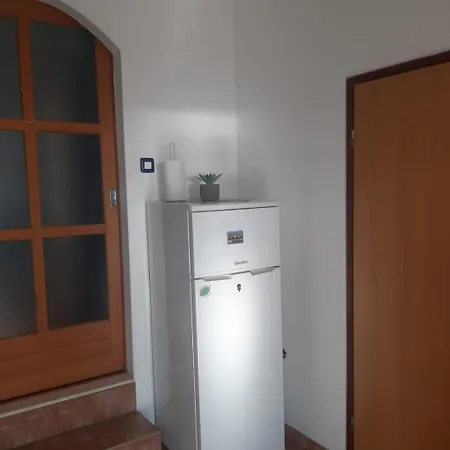 Apartment Zlatko Pakostane